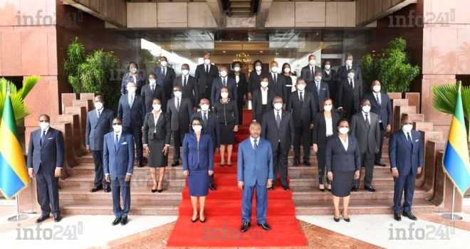 La photo officielle du gouvernement Ossouka avec Ali Bongo sans masque&nbsp;!