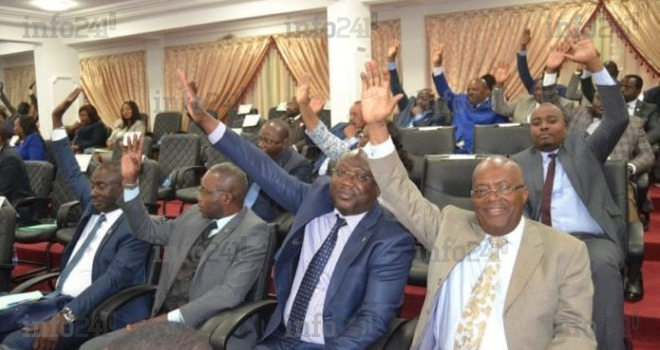 Covid-19&nbsp;: les députés gabonais valident l’énième prorogation de l’état d’urgence sanitaire