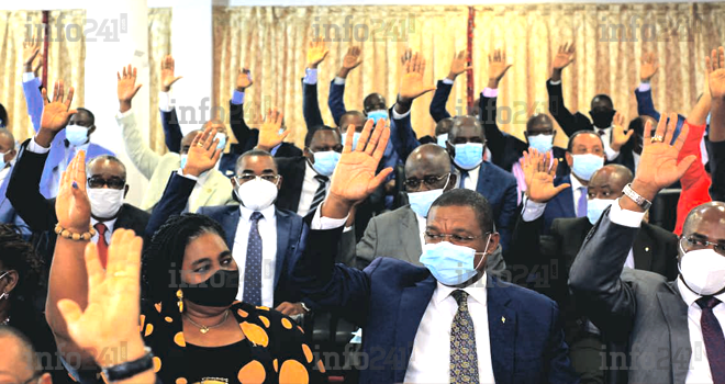 Le pouvoir gabonais s’offre une nouvelle Constitution en seulement 6 jours chrono&nbsp;!